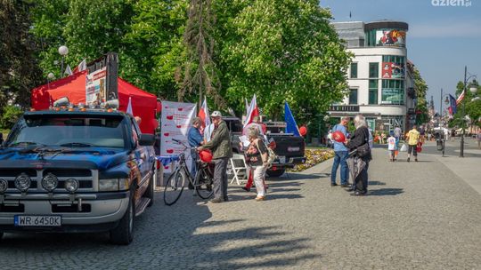 1 maja SLD uczciło na Placu Corazziego