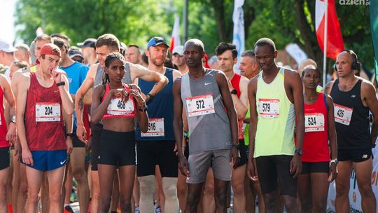 12. Półmaraton Radomskiego Czerwca 76' w promieniach słońca. Kenijczycy najszybsi na mecie