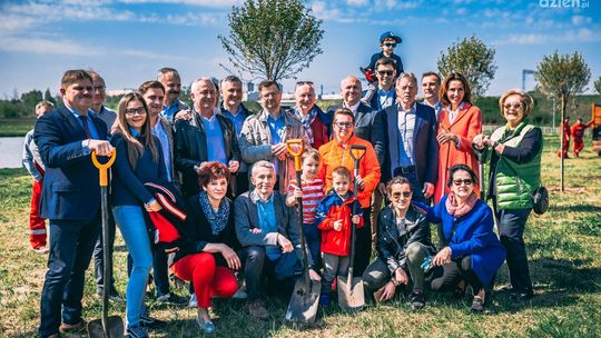 15 drzew na 15-lecie w Unii