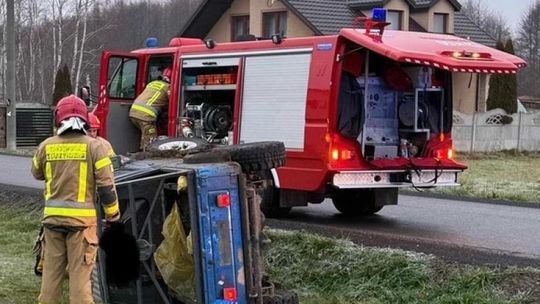 2 promile i zakaz prowadzenia. Pirat drogowy podróż skończył w rowie