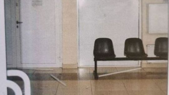 20-latek bez powodu wybijał szyby