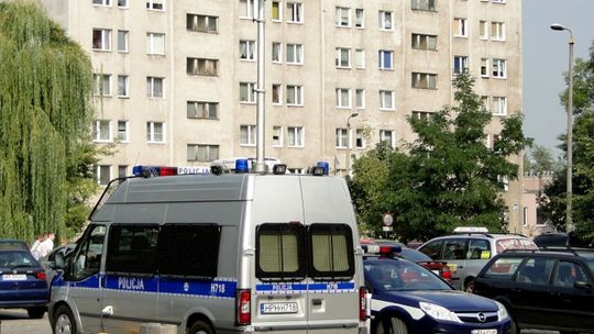 20-latek wybił 100 szyb w budynku