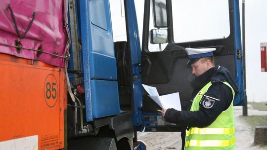 21 mandatów dla kierowców ciężarówek i autobusów