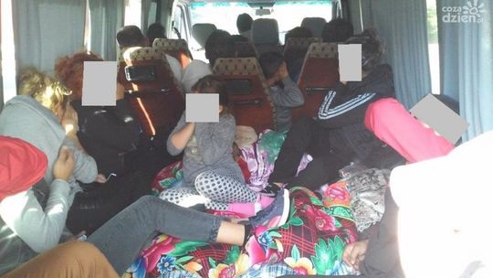 22 Bułgarów w 9-osobowym busie jechało do Radomia