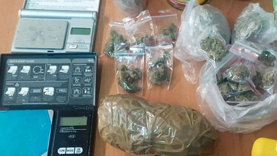 31-latek zatrzymany. Posiadał ponad kilogram narkotyków