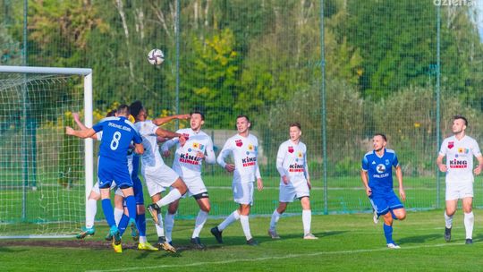 4. liga. Wysoka porażka Oskara Przysucha w Karczewie i dwie czerwone kartki