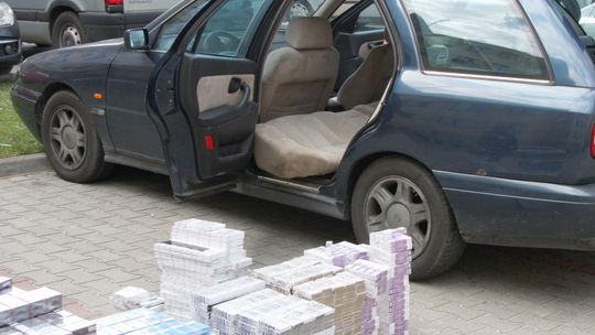 4 tysiące paczek papierosów w skrytce