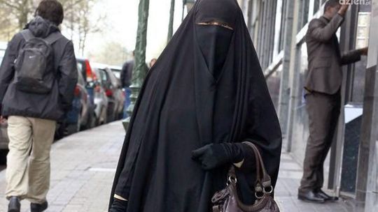 40 000 zł kary za noszenie burki!