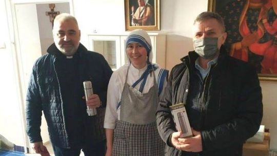 400 termosów dla bezdomnych