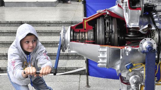 5. Radomski Piknik Naukowy z wycieczką na lotnisko