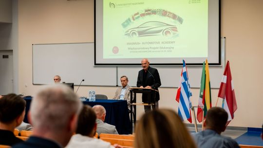 50 studentów i ekspertów z siedmiu krajów Europy i Azji. Uniwersytet stolicą badań nad przyszłością