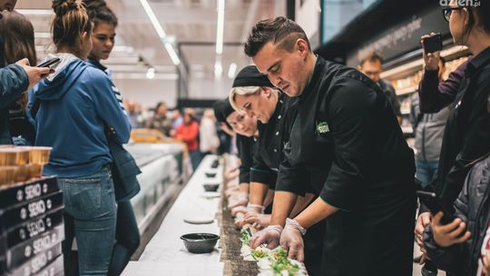 60 metrowa rolka sushi na urodziny