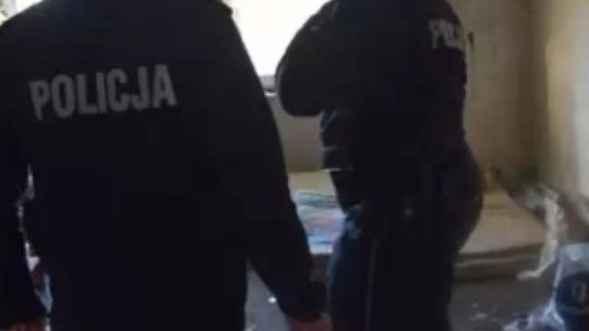 61-latek odnaleziony na posesji znajomego. Był pijany