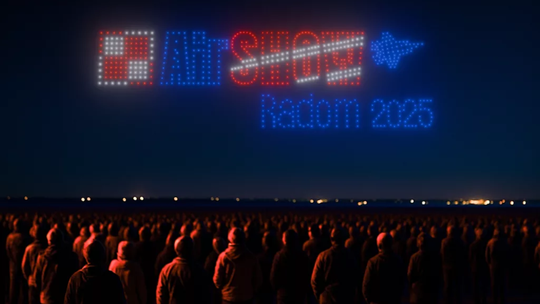 700 dronów nad Radomiem. Spektakularny pokaz podczas Air SHOW 2025