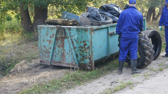 76 kontenerów pełnych śmieci!