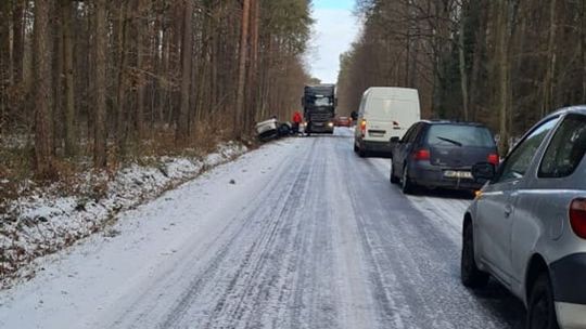 76-latek dachował w Pionkach
