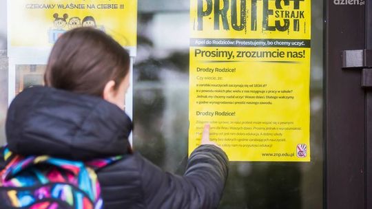 79 szkół i placówek za strajkiem