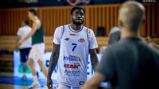 A.J. English dwa tygodnie poza kadrą