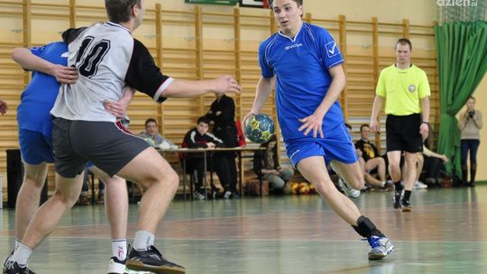 Absolwenci XII LO na czele tabeli po pierwszej kolejce