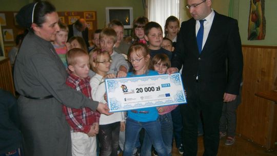 Adam Bielan przekazał 20 tys. zł na świetlicę Caritas