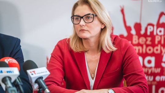 Agnieszka Górska brała udział w przepychankach ze strażą marszałkowską? Marszałek sejmu zapowiada jej ukaranie Agnieszka Górska brała udział w przepychankach ze strażą marszałkowską? Marszałek sejmu zapowiada jej ukaranie
