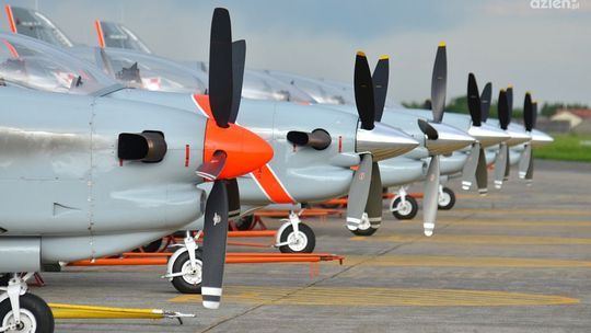 Air Show 2013 - zespoły i maszyny (cz. I) - Orliki i Iskry