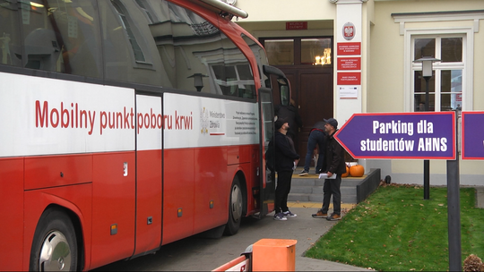 Akademia Handlowa Nauk Stosowanych w Radomiu po raz kolejny wspiera akcję krwiodawstwa. Krew zbierana jest dla 13-miesięcznej Mai