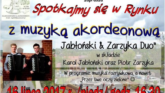 Akordeony na rynku w Skaryszewie