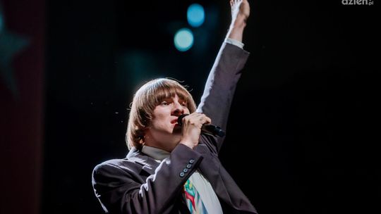 (Akt.) Ralph Kaminski i Julia Wieniawa nagrywali teledysk w Muzeum Wsi Radomskiej