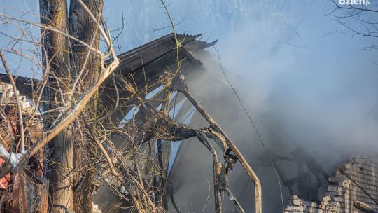 [Aktualizacja] Pionki: Płonie hala na terenie dawnego Pronitu 