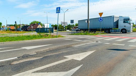 Al. Wojska Polskiego. Do wymiany osiem metrów asfaltu