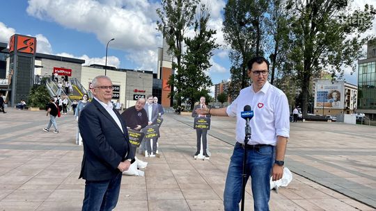 "Aleja milionerów PiS" stanęła w Radomiu