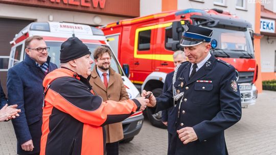 Ambulans wesprze strażaków z Zakrzewa