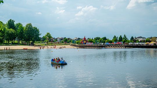 Amfiteatr i wodny plac zabaw nad zalewem w Szydłowcu
