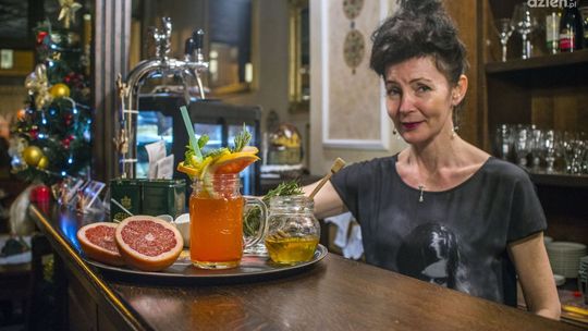 Anita Rychtelska (Marcus Cafe) rozgrzewa zimową herbatą