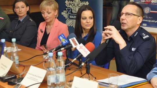 Anna Mucha, policja i... Air Show