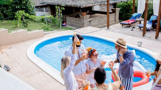 Apartamenty, domy wakacyjne czy hotele? Gdzie najczęściej Polacy spędzili wakacje w 2024?