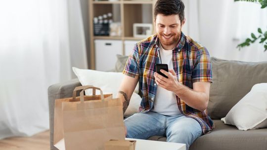 Aplikacje do zamawiania jedzenia - sprawdź, która jest najwygodniejsza!