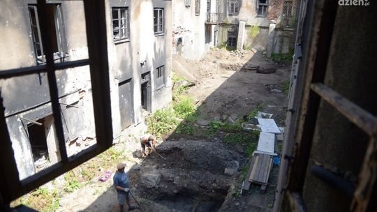 Archeolodzy  w kamienicy Deskurów