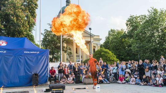 Artyści uliczni opanowali deptak