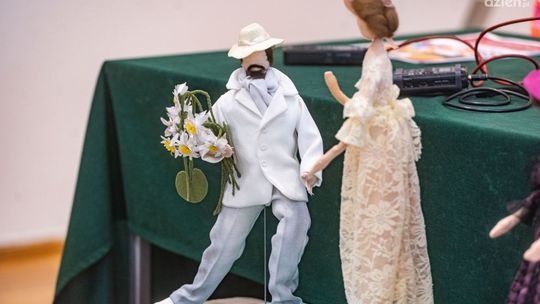 Artystyczne lalki w muzeum. Piękne scenki!