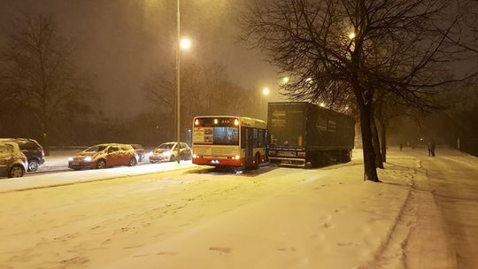 Autobus zderzył się z TIR-em. Zdjęcia!