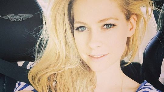 AVRIL LAVIGNE ROZWODZI SIĘ AVRIL LAVIGNE ROZWODZI SIĘ