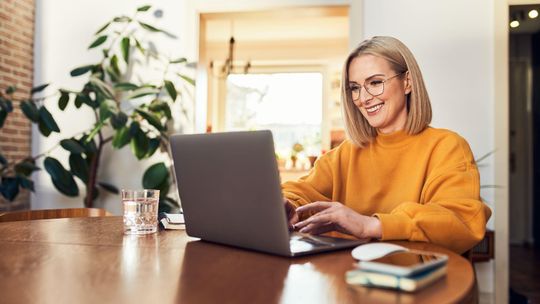 Awaria światłowodu? Dlaczego warto mieć zapasowy internet bezprzewodowy w domu