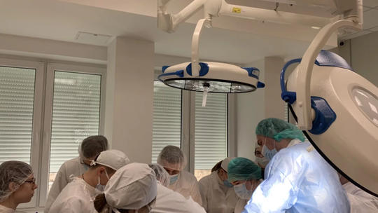 Bardzo dobra zdawalność egzaminu lekarskiego. Radomska uczelnia w krajowej czołówce