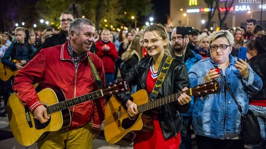 "Barka" na 100 gitar. W hołdzie papieżowi