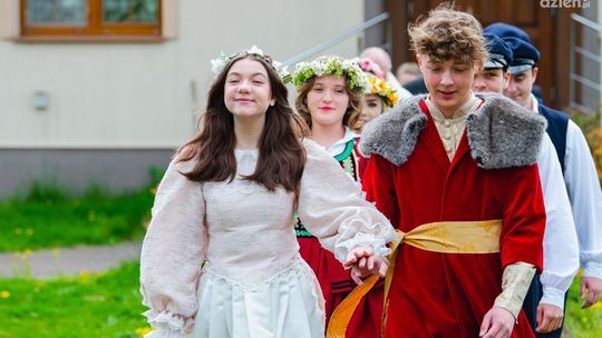 Barwny korowód weselny w Przytyku. To pamiątka ślubu Jana Kochanowskiego