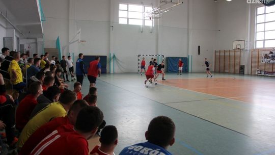 Będzie wymiana nawierzchni w hali PSP w Przytyku