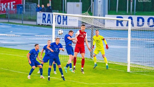 Beniaminek lepszy od Broni. Pierwsza porażka trenera Tomasza Jasika Beniaminek lepszy od Broni. Pierwsza porażka trenera Tomasza Jasika