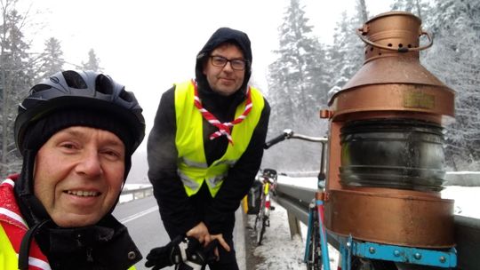 Betlejemskie Światło Pokoju przyjechało do Radomia w na zabytkowych rowerach (zdjęcia)